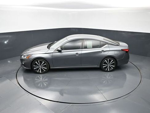 Used 2020 Nissan Altima 2.5 SR FWD image 16