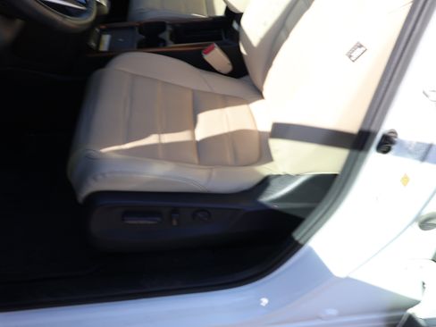 Used 2020 Honda CR-V Touring image 37