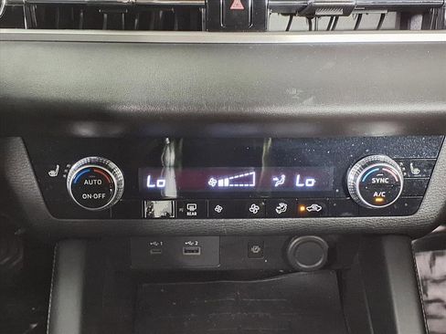 Used 2023 Mitsubishi Outlander SE image 20