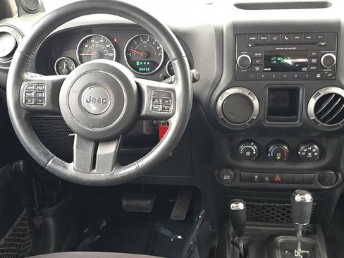 Used 2014 Jeep Wrangler Sport w/ Connectivity Group AWD/4WD image 14