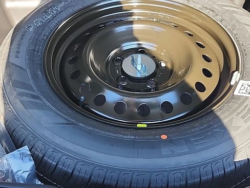 New 2025 Jeep Grand Cherokee Altitude image 21