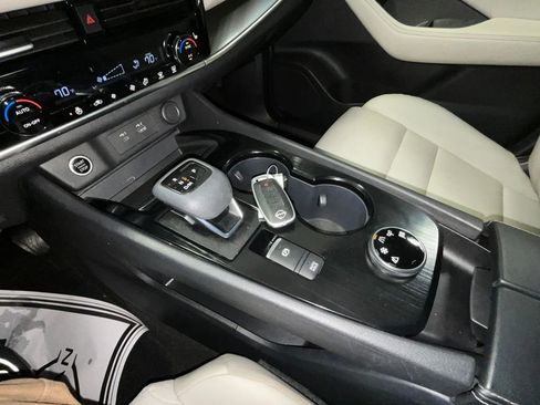 Used 2023 Nissan Rogue SV w/ SV Premium Package image 38