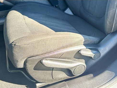 Used 2016 Chrysler 200 Limited image 22