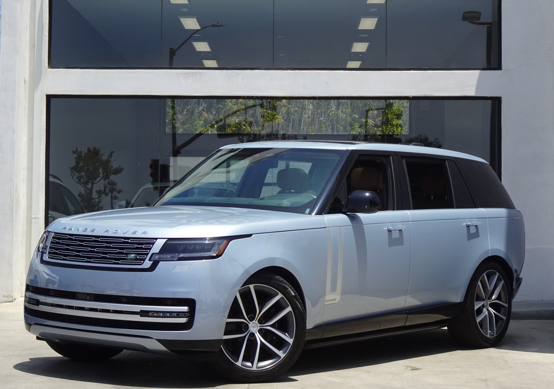 Used 2024 Land Rover Range Rover Long Wheelbase Autobiography AWD/4WD image 11