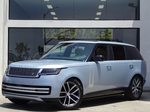 Used 2024 Land Rover Range Rover Long Wheelbase Autobiography AWD/4WD image 11