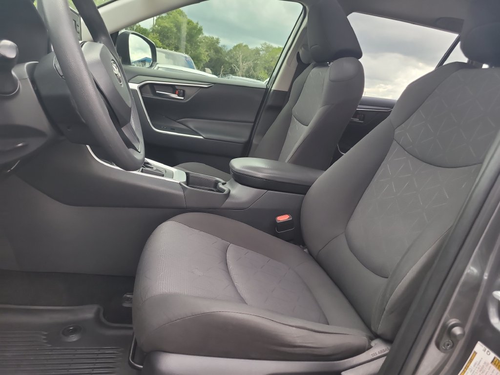 Used 2019 Toyota RAV4 XLE FWD image 17