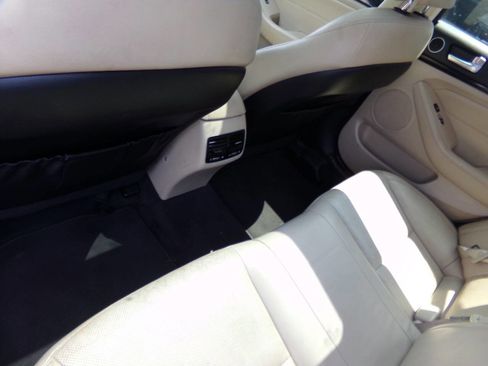 Used 2015 Kia Cadenza Premium w/ Luxury Package image 18