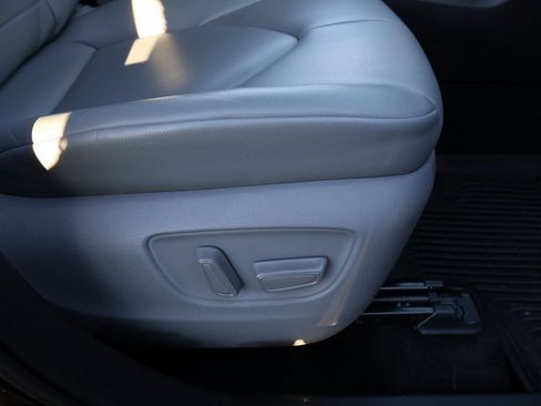 Used 2020 Toyota Highlander XLE image 9