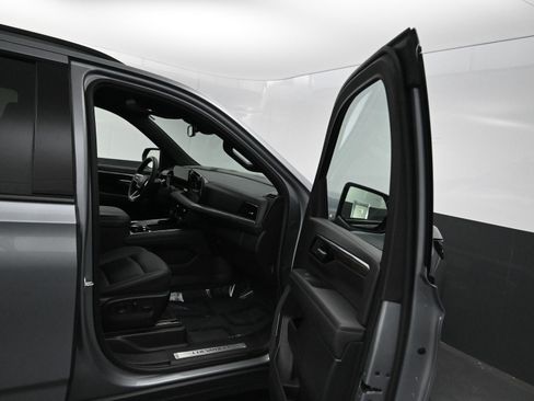 Certified 2025 Chevrolet Tahoe Z71 image 13