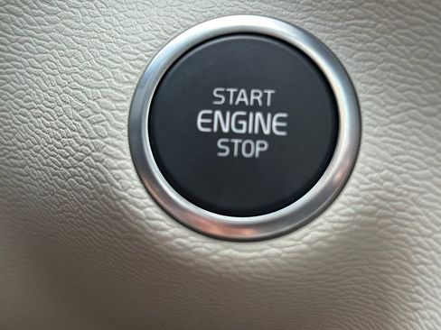 Used 2025 Volvo XC40 B5 Ultra w/ Protection Package image 28