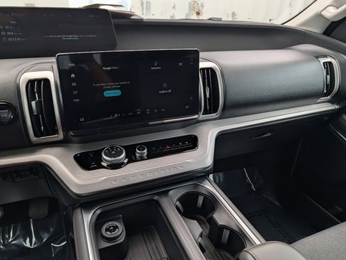 Used 2025 Ford Expedition Active RWD image 32