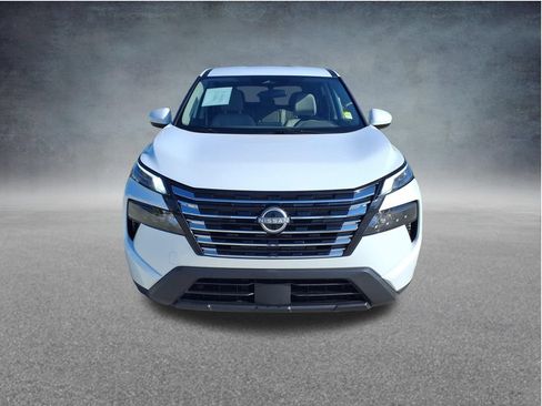 Used 2025 Nissan Rogue SV FWD image 2