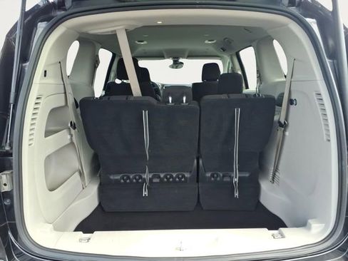 Used 2023 Chrysler Voyager LX FWD image 23