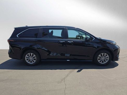 Certified 2025 Toyota Sienna XLE FWD image 2