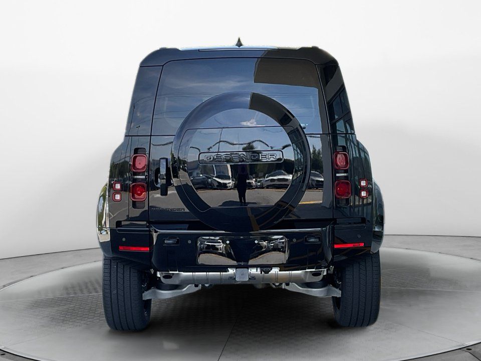 Used 2024 Land Rover Defender 110 X-Dynamic SE AWD/4WD image 6