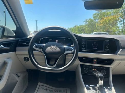 Used 2024 Volkswagen Jetta SE FWD image 20
