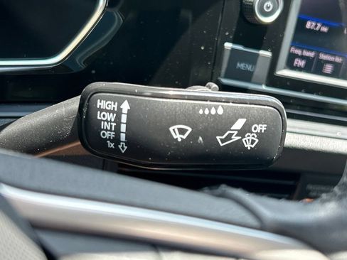 Used 2023 Volkswagen Jetta SE w/ Panoramic Sunroof Package FWD image 32