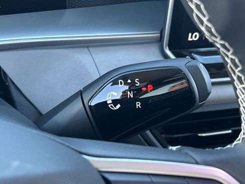 New 2026 Volkswagen Tiguan SE FWD image 25