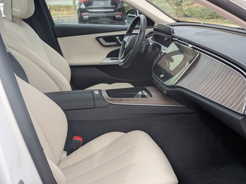 Used 2025 Mercedes-Benz E 450 4MATIC Sedan image 38