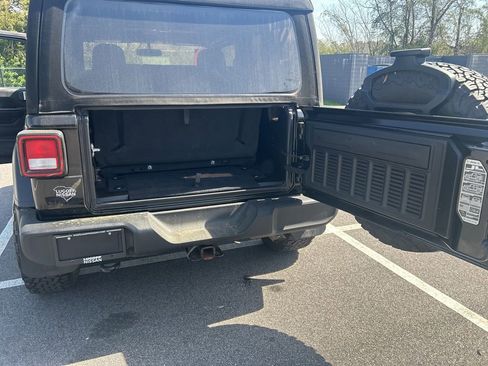 Used 2020 Jeep Wrangler Sport AWD/4WD image 23