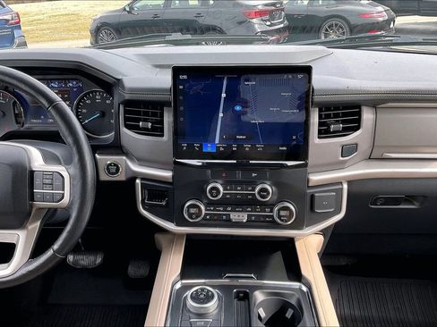 Used 2022 Ford Expedition Max XLT image 12