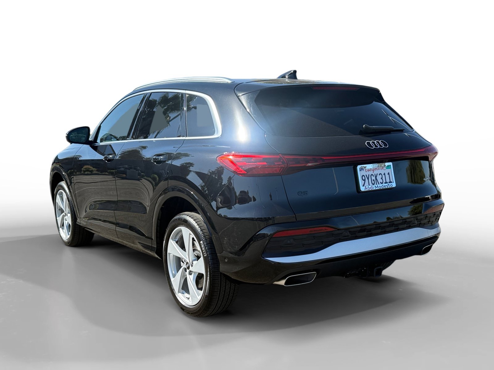 Certified 2025 Audi Q5 Premium Plus AWD/4WD image 3