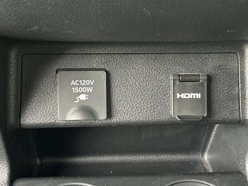 Used 2023 Toyota Sienna Platinum image 43