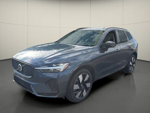 Used 2024 Volvo XC60 T8 Plus w/ Protection Package Premier AWD/4WD image 3
