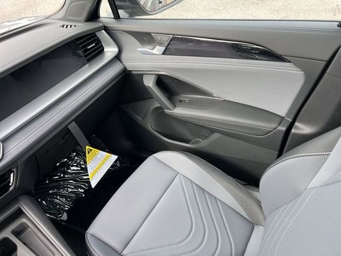New 2026 Volkswagen Tiguan SE R-Line AWD/4WD image 26