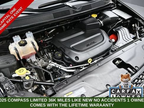 Used 2025 Chrysler Pacifica Limited FWD image 43