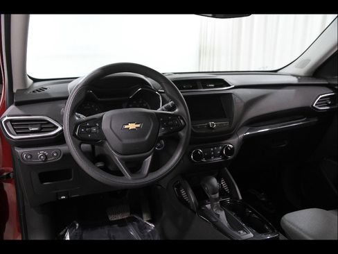 Used 2023 Chevrolet TrailBlazer LT FWD image 6