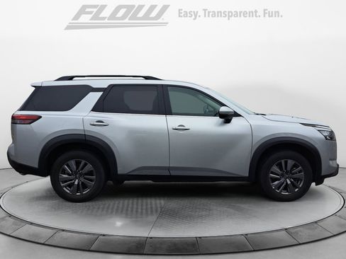 Used 2025 Nissan Pathfinder SV FWD image 10