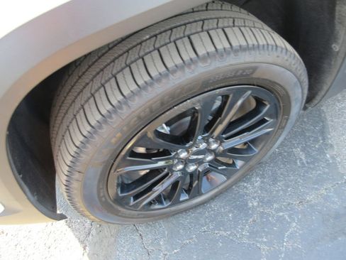 Used 2022 GMC Acadia SLT w/ Elevation Edition FWD image 14