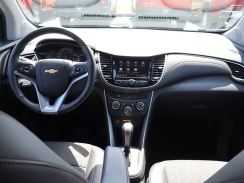 Used 2022 Chevrolet Trax LT w/ LT Convenience Package AWD/4WD image 15