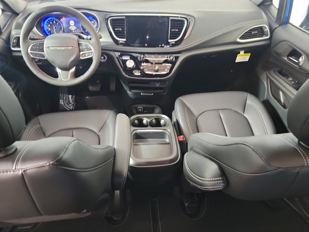 New 2027 Chrysler Pacifica Select FWD image 14