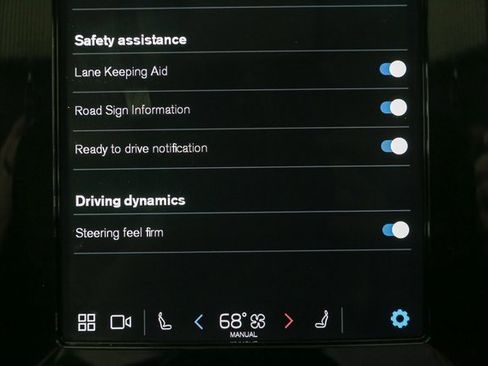 Used 2025 Volvo XC40 B5 Core image 26