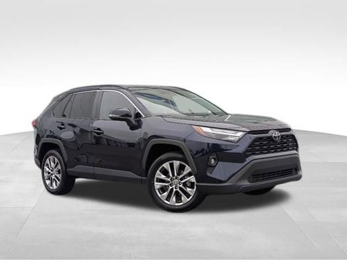Used 2023 Toyota RAV4 XLE Premium image 31
