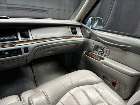 Used 1997 Lincoln Town Car Executive image 37