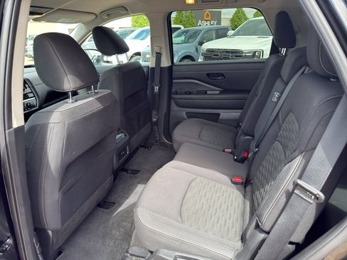 Used 2025 Nissan Pathfinder SV FWD image 8