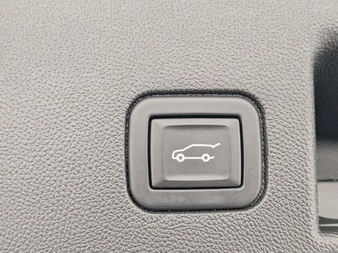 Used 2023 Chevrolet Equinox LT w/ Driver Convenience Package image 30