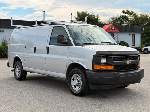 Used 2017 Chevrolet Express 2500 RWD image 3