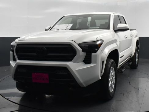 Used 2025 Toyota Tacoma SR5 RWD image 15