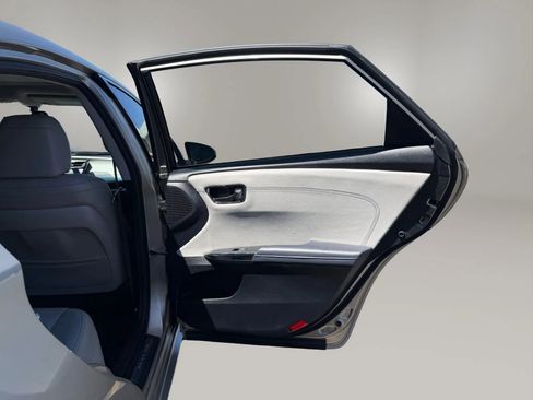 Used 2013 Toyota Avalon Limited FWD image 39