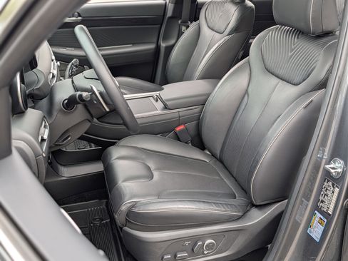 Used 2024 Hyundai Palisade Calligraphy image 17