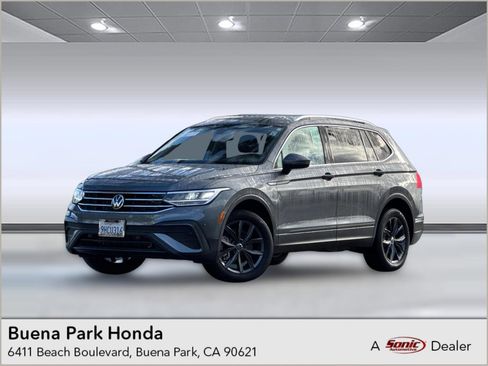 Used 2023 Volkswagen Tiguan SE image 1