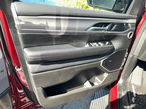 New 2026 Jeep Grand Wagoneer L Limited AWD/4WD image 7
