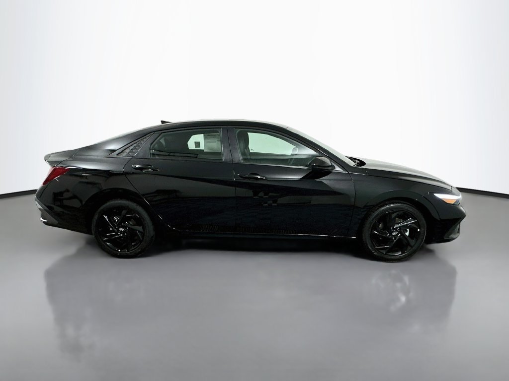 New 2026 Hyundai Elantra SEL Sport FWD image 4