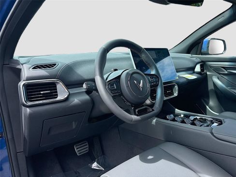 New 2025 VinFast VF 8 Plus image 9