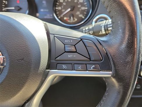 Used 2020 Nissan Rogue SV image 29