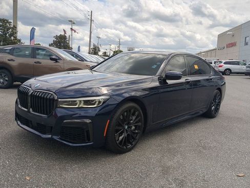 Used 2021 BMW 750i xDrive w/ Executive Package image 8